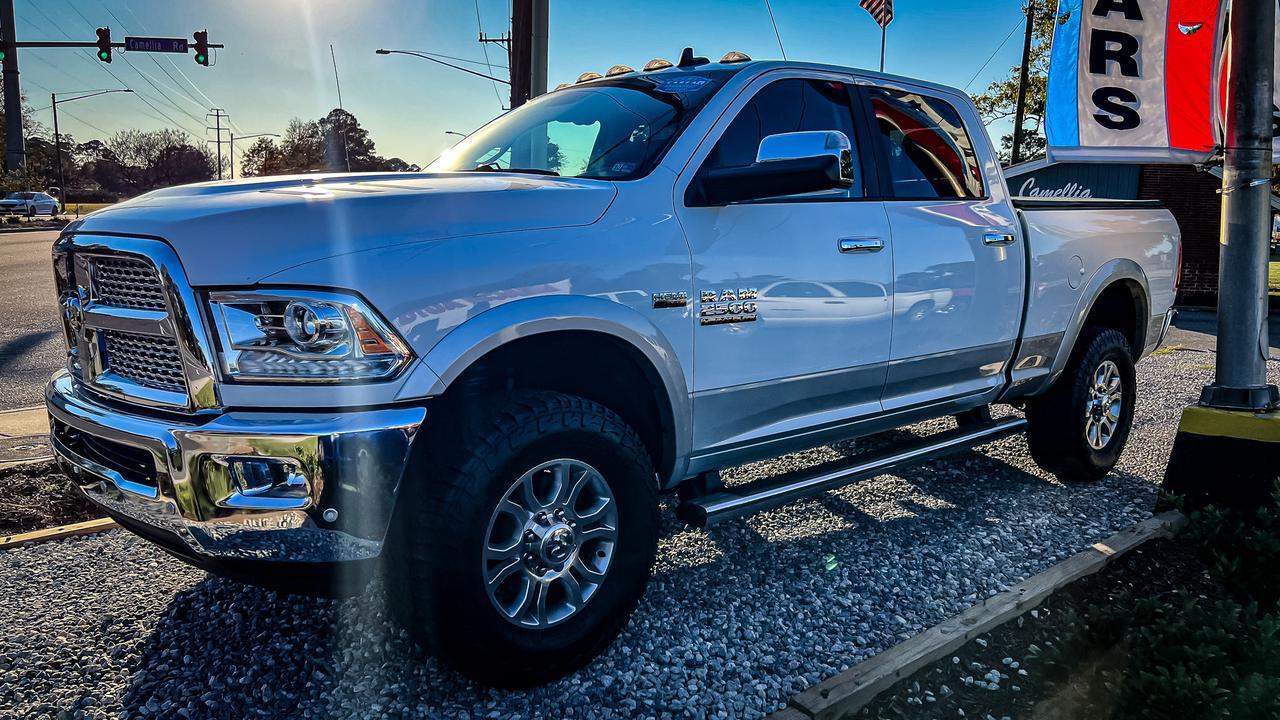 2016 Ram 2500 Laramie 4X4 HEMI, NAVIGATION, TOW PACKAGE, BACKUP CAMERA, AND CARFAX ONE OWNER