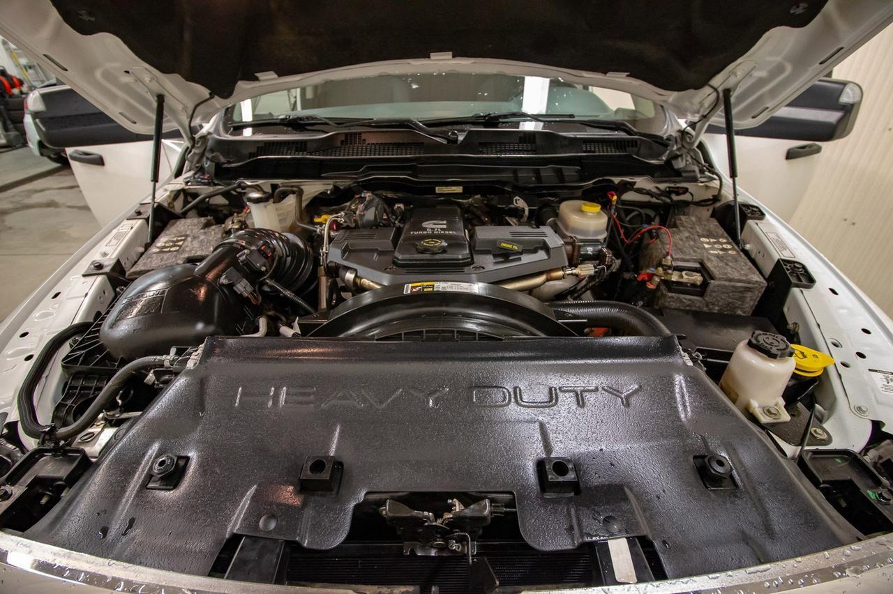 2016 Ram 3500 4x4 Crew Cab SLT Diesel Dually Red Deer AB