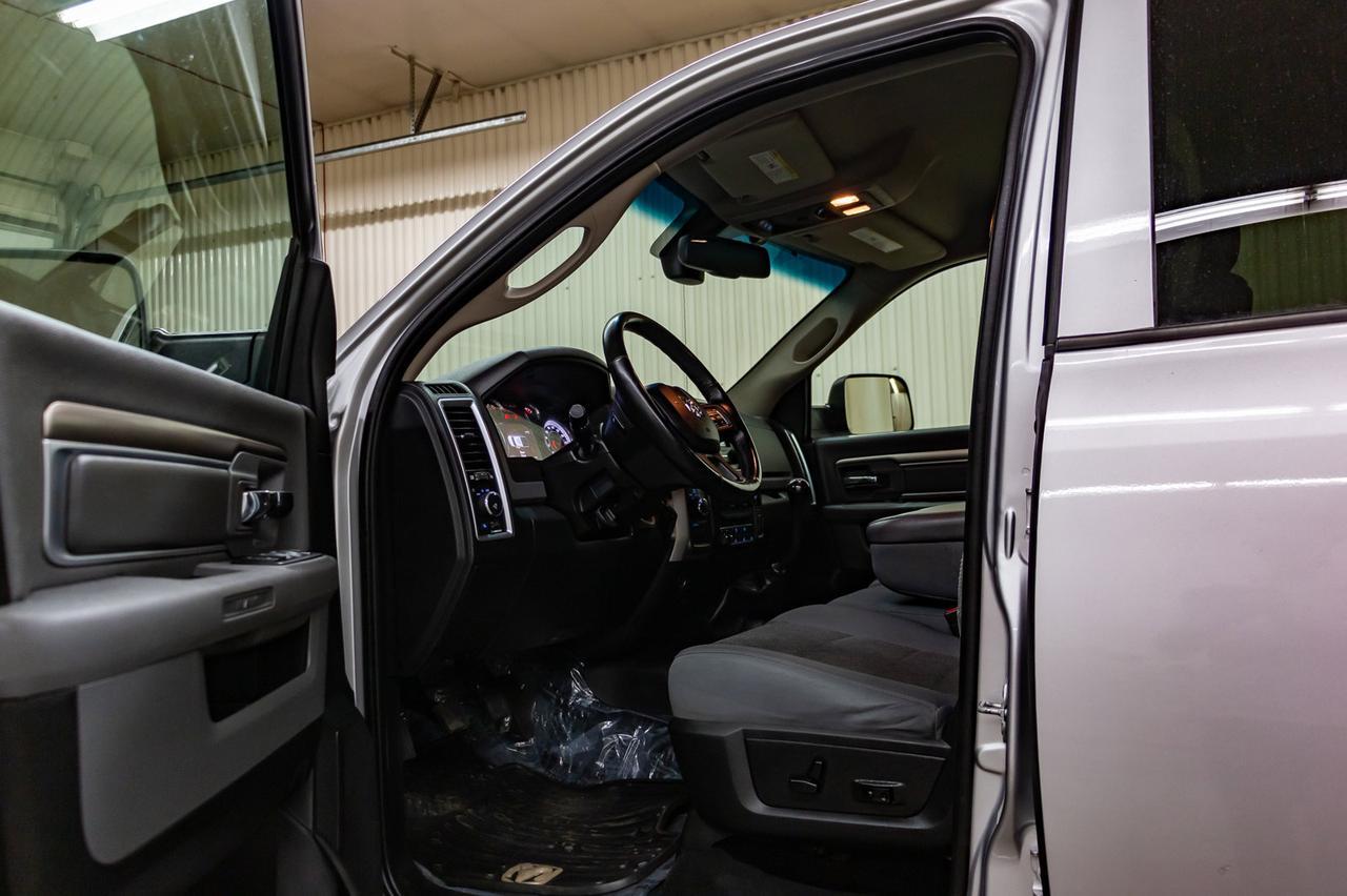 2016 Ram 3500 4x4 Crew Cab SLT Longbox Diesel Manual Red Deer AB