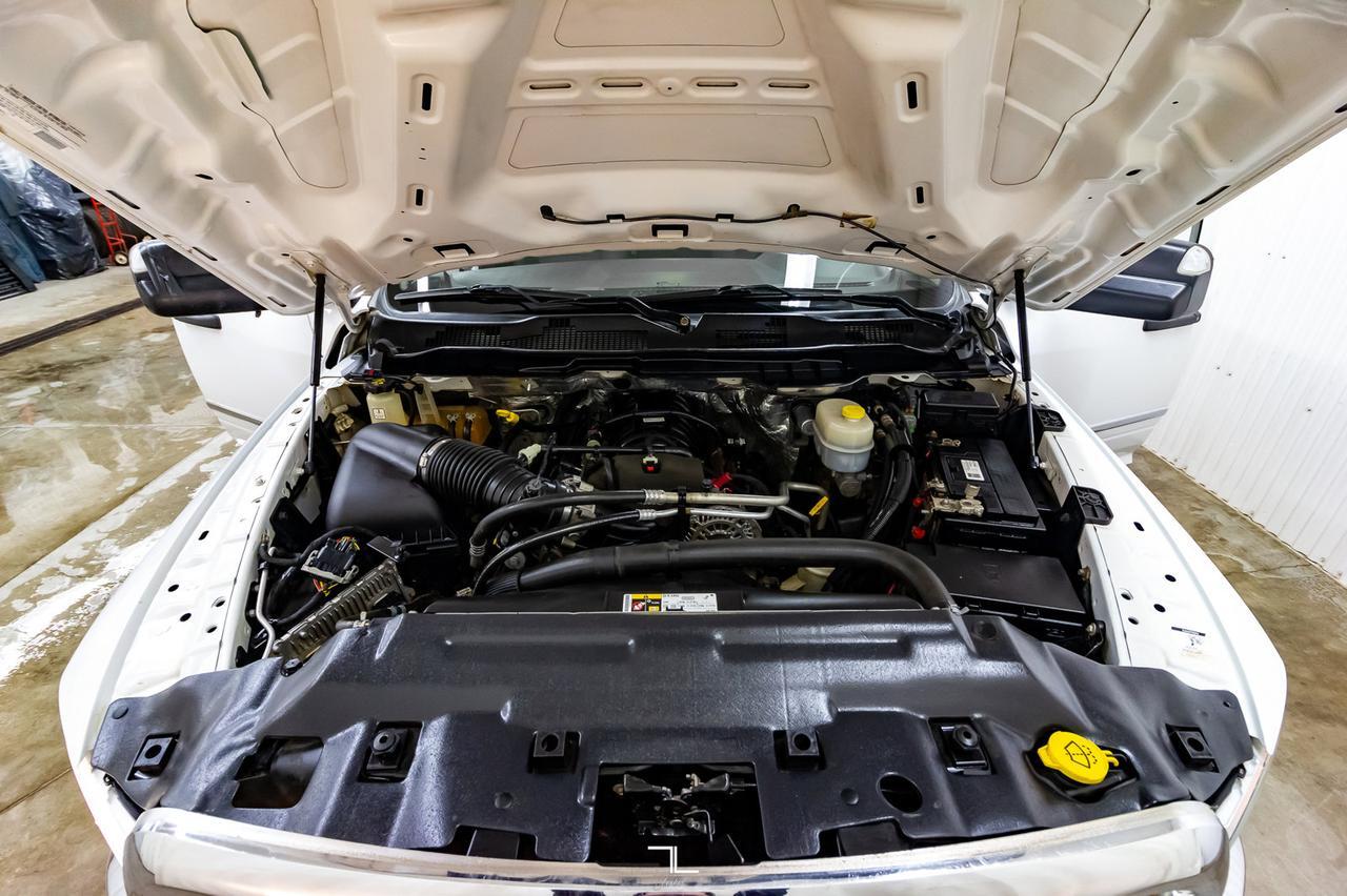 2016 Ram 3500 4x4 Crew Cab ST Deck HEMI Red Deer AB