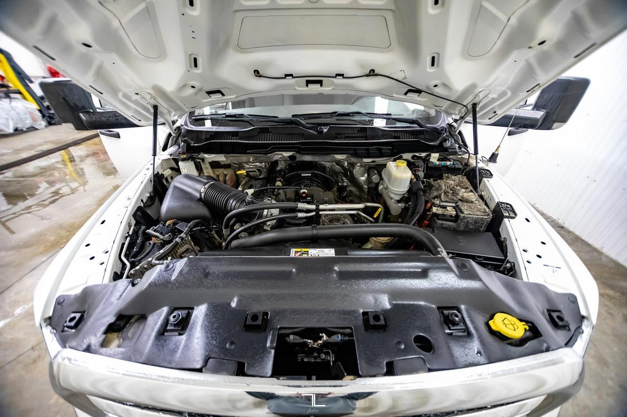 2016 Ram 5500 4x4 Crew Cab ST Dually Deck HEMI Red Deer AB