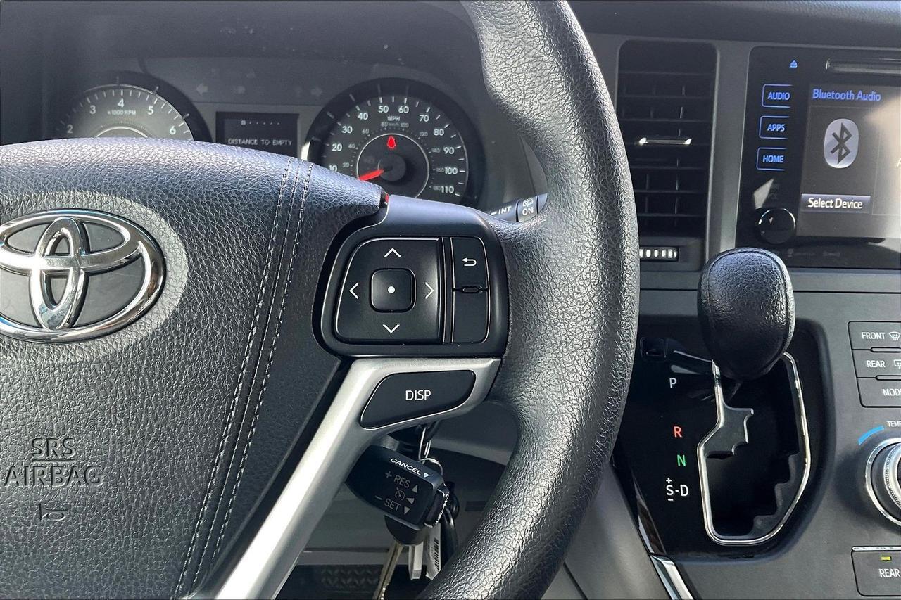 2016 TOYOTA SIENNA LE Houston TX