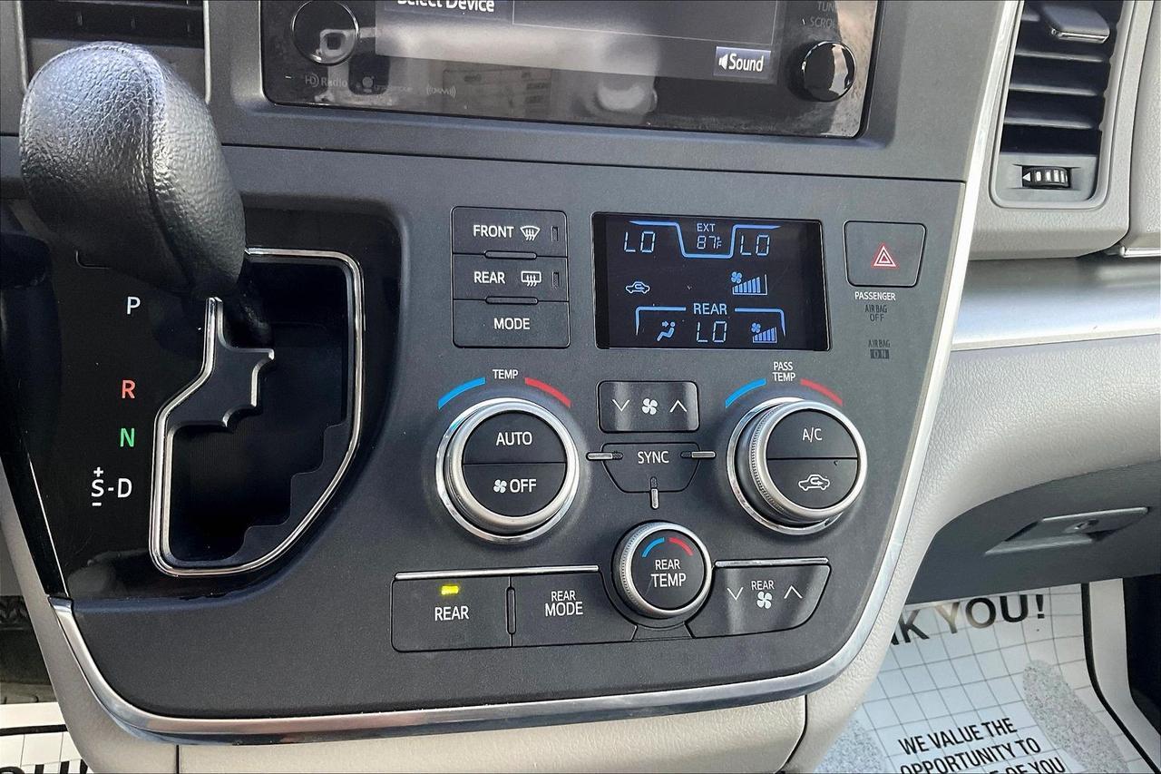 2016 TOYOTA SIENNA LE Houston TX