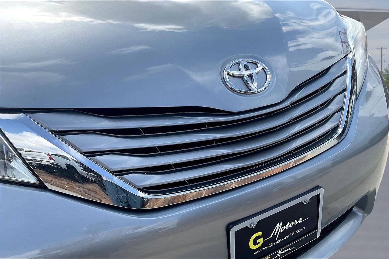2016 TOYOTA SIENNA LE Houston TX