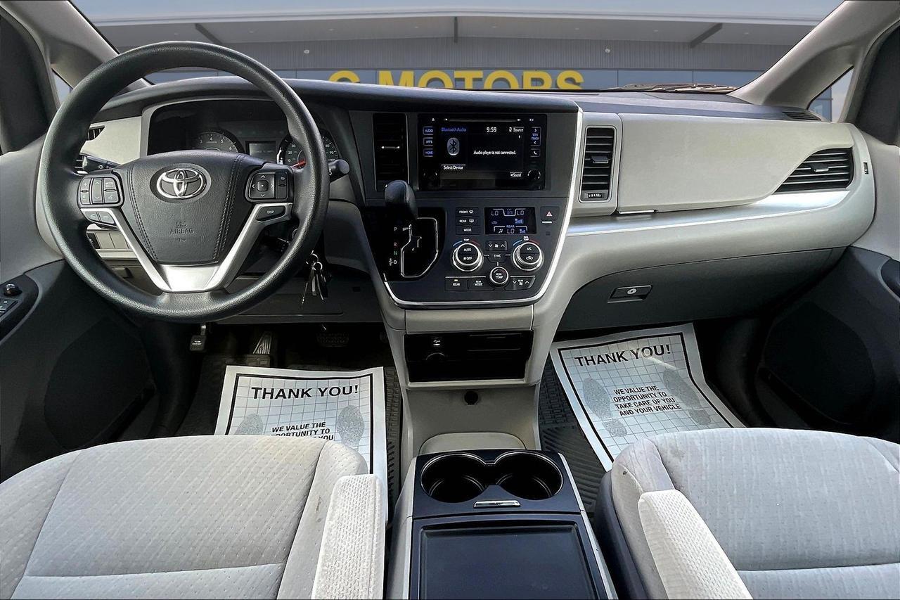 2016 TOYOTA SIENNA LE Houston TX