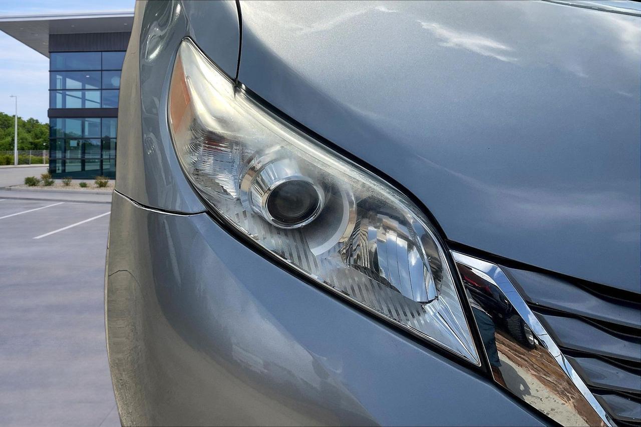 2016 TOYOTA SIENNA LE Houston TX