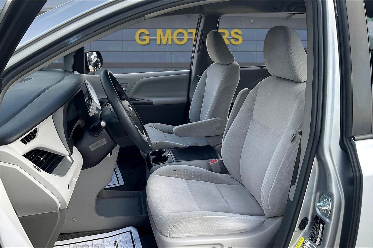 2016 TOYOTA SIENNA LE Houston TX
