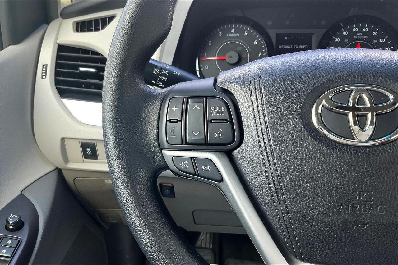 2016 TOYOTA SIENNA LE Houston TX
