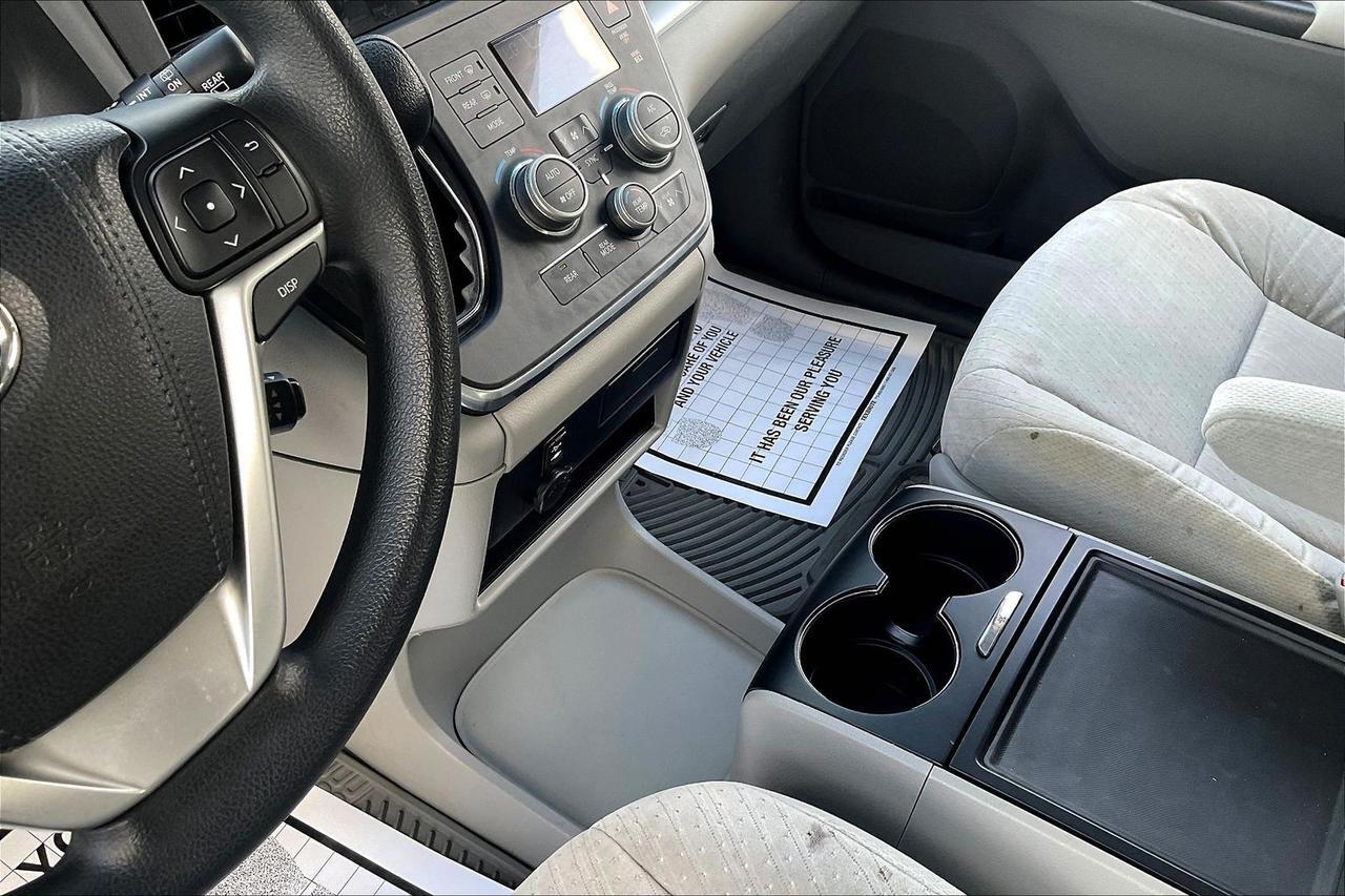 2016 TOYOTA SIENNA LE Houston TX