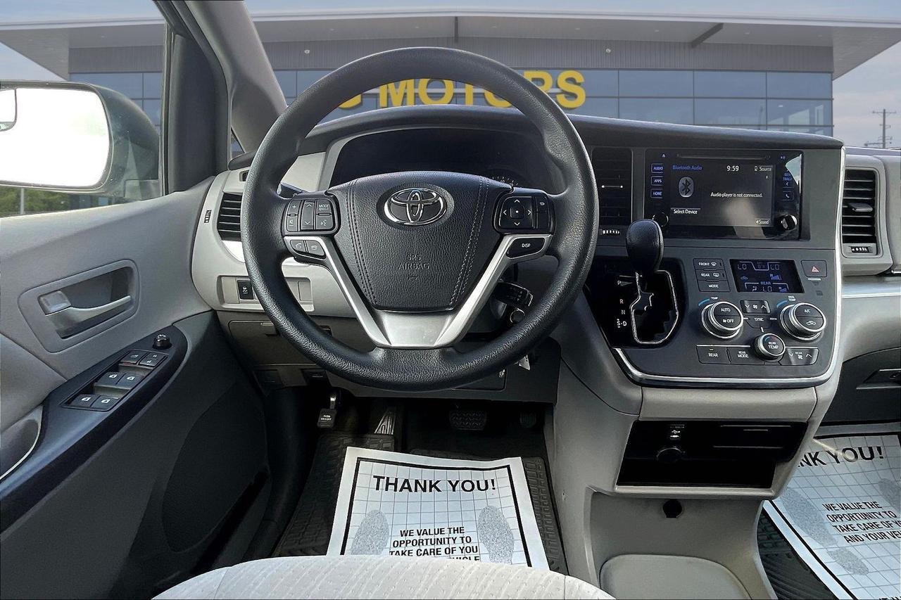 2016 TOYOTA SIENNA LE Houston TX