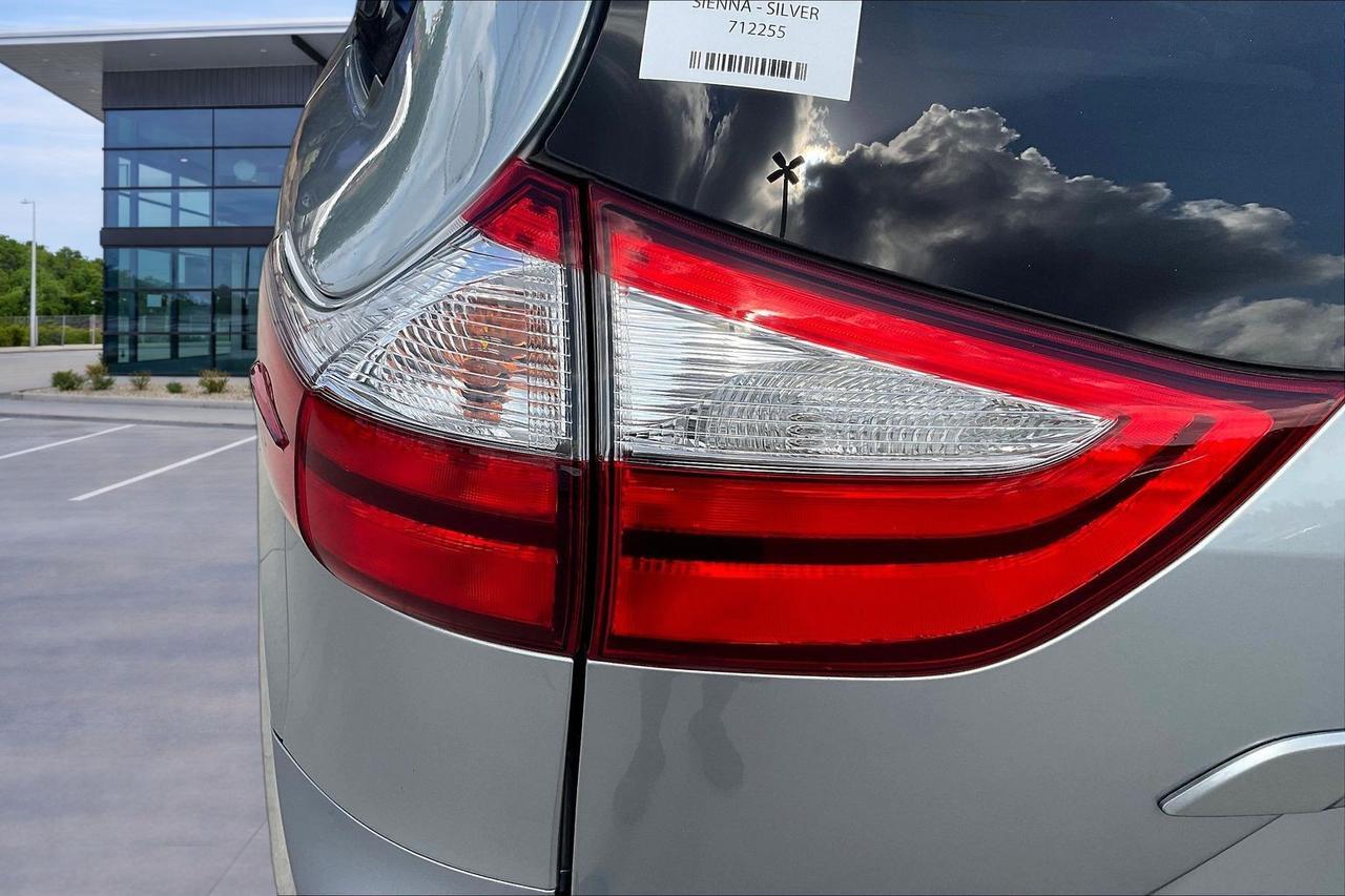 2016 TOYOTA SIENNA LE Houston TX