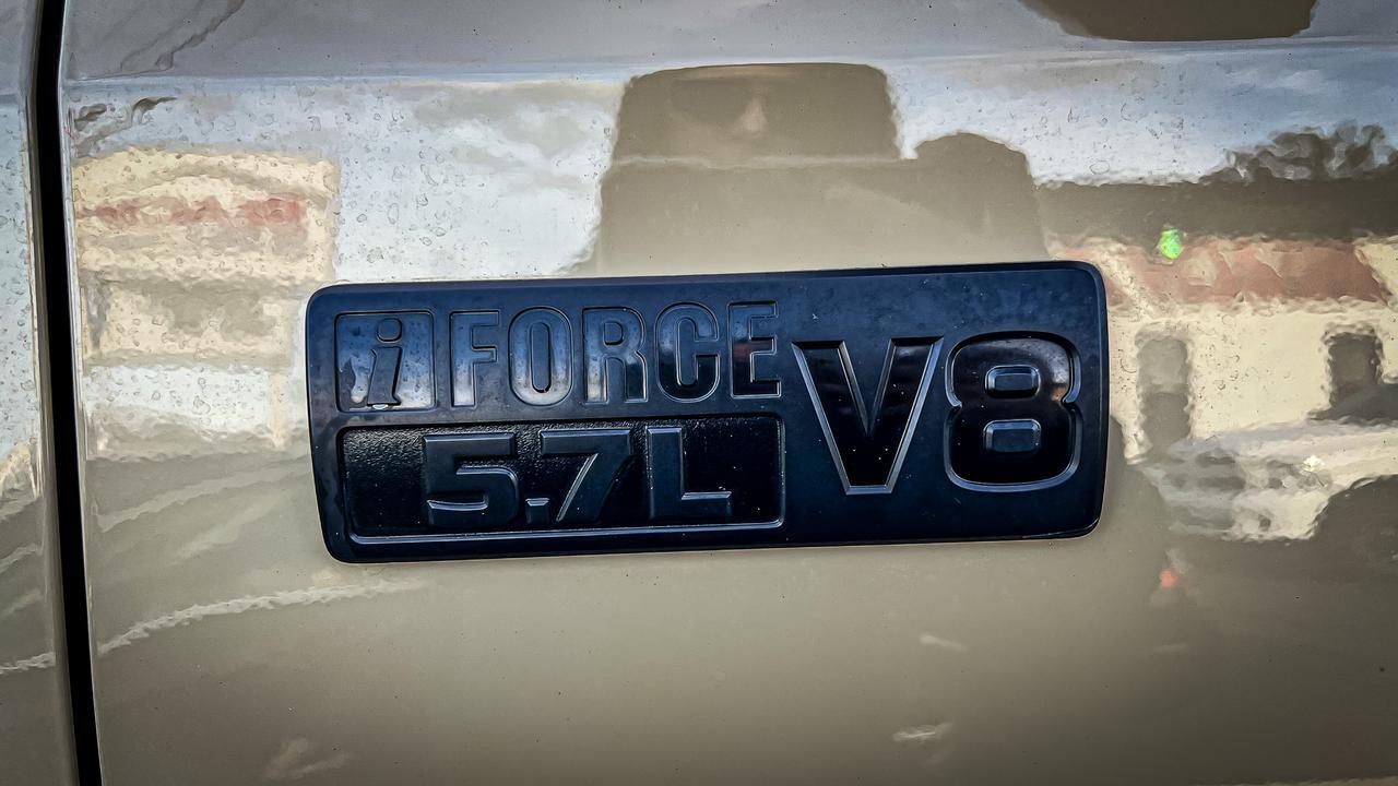 2016 TOYOTA TUNDRA TRD PRO 4X4, NAVIGATION, BACKUP CAMERA, LEATHER, ONLY 41K MILES, AND CARFAX