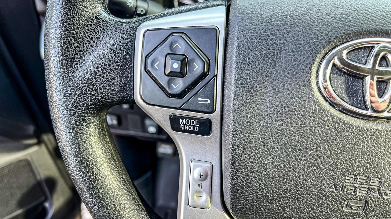 2016 TOYOTA TUNDRA TRD PRO 4X4, NAVIGATION, BACKUP CAMERA, LEATHER, ONLY 41K MILES, AND CARFAX