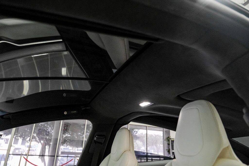 2016 Tesla Model X 75D photo 4