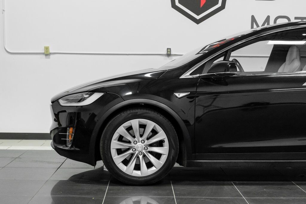2016 Tesla Model X 75D photo 17