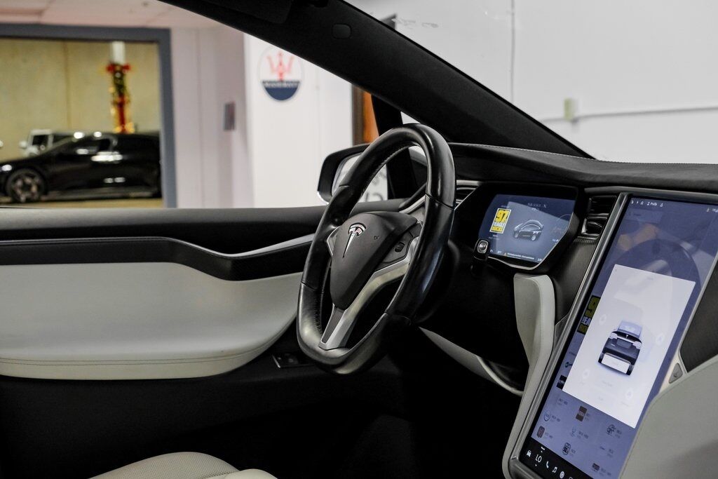 2016 Tesla Model X 75D photo 21