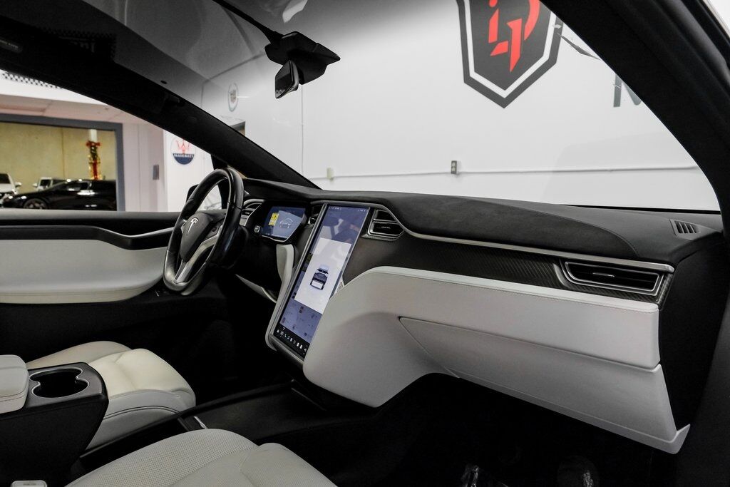2016 Tesla Model X 75D photo 19