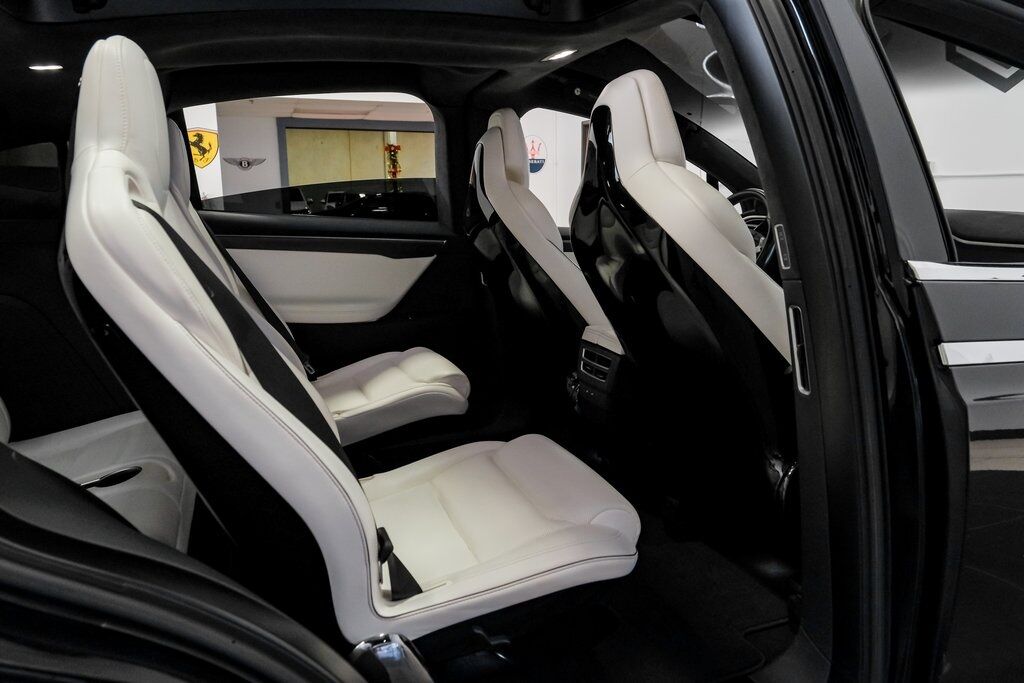 2016 Tesla Model X 75D photo 32