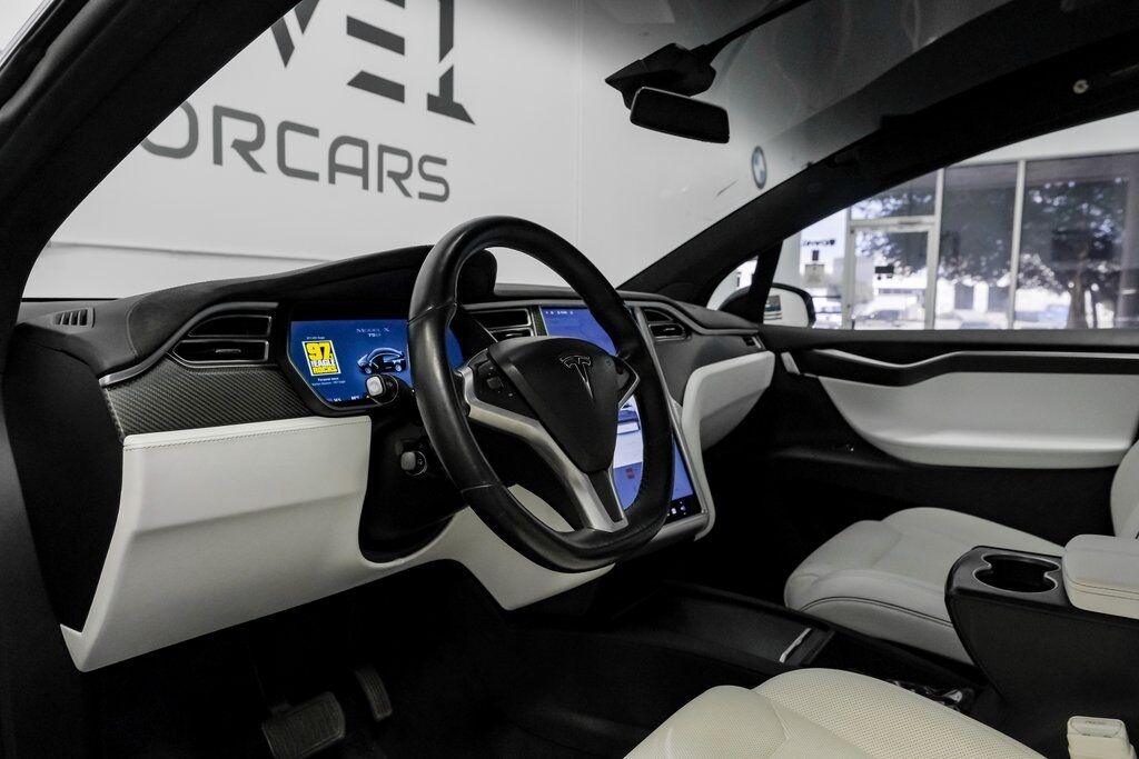 2016 Tesla Model X 75D photo 2
