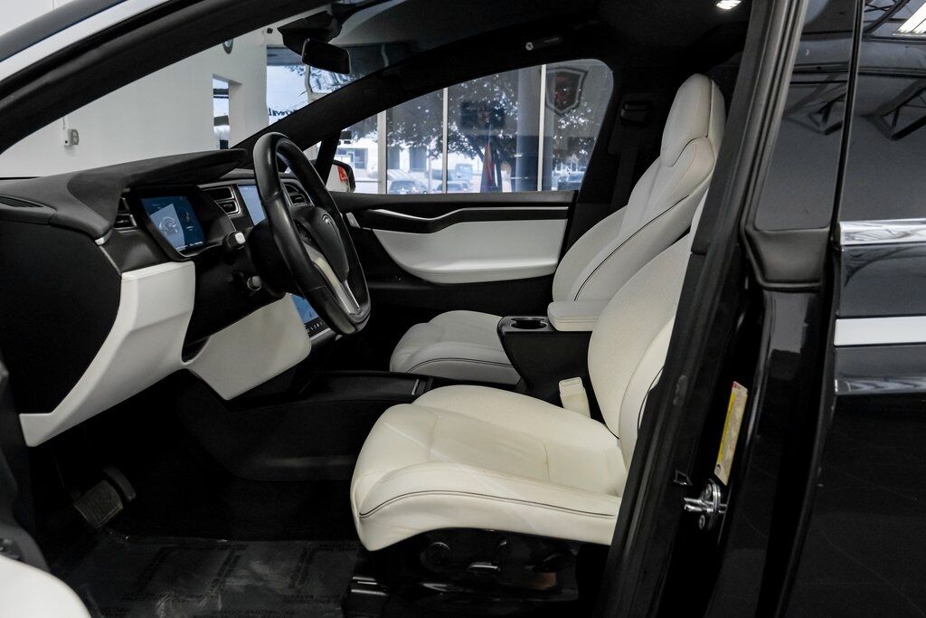 2016 Tesla Model X 75D photo 3
