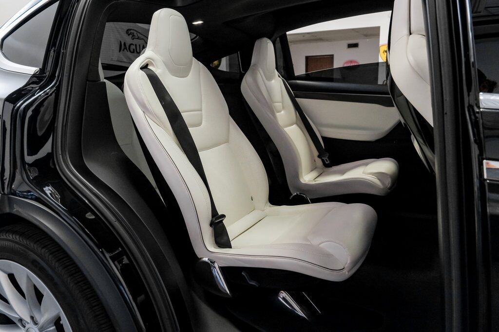 2016 Tesla Model X 75D photo 31