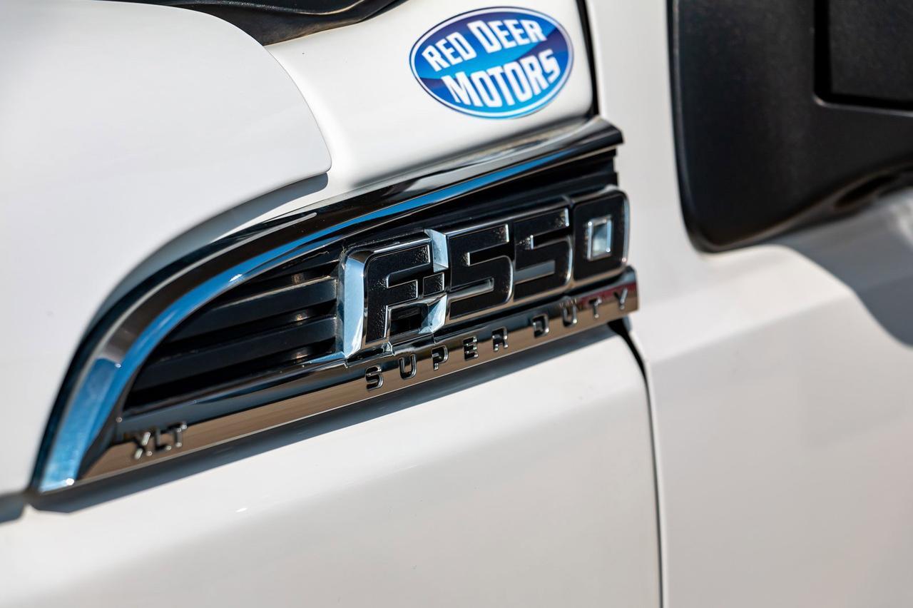 2016 Thor Four Winds 35-SD Class C Red Deer AB