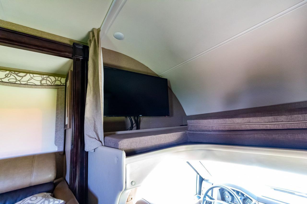 2016 Thor Four Winds 35-SD Class C Red Deer AB