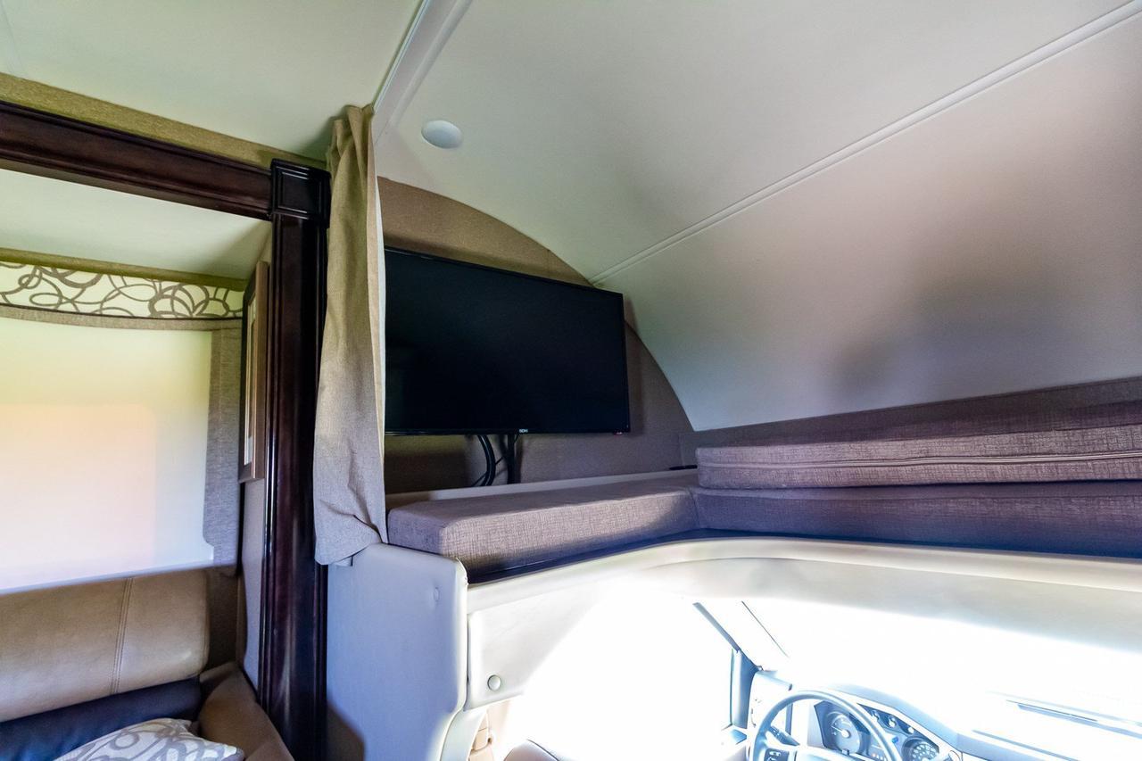 2016 Thor Four Winds 35-SD Class C Red Deer AB