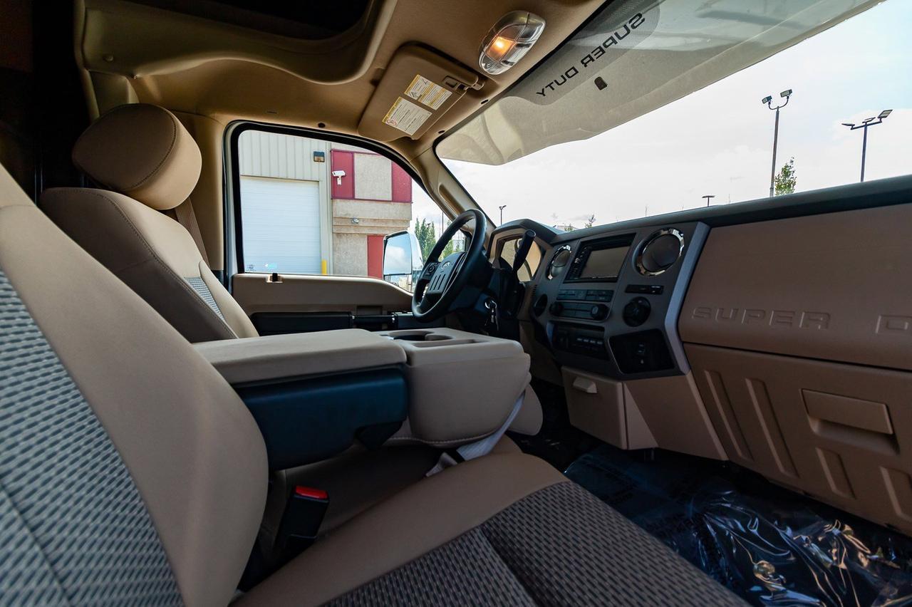 2016 Thor Four Winds 35-SD Class C Red Deer AB