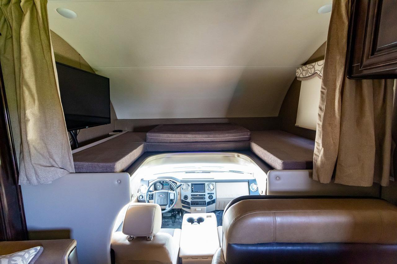 2016 Thor Four Winds 35-SD Class C Red Deer AB