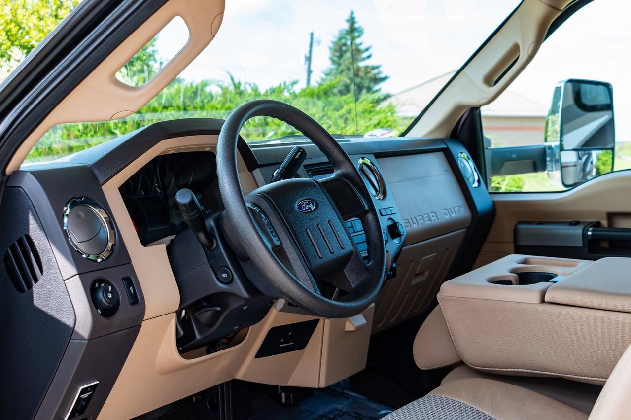 2016 Thor Four Winds 35-SD Class C Red Deer AB