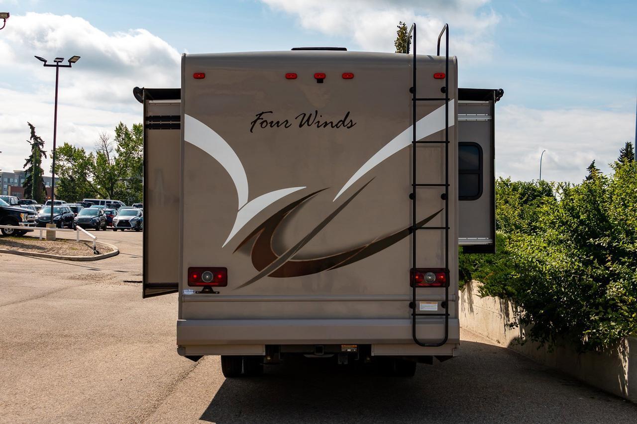 2016 Thor Four Winds 35-SD Class C Red Deer AB