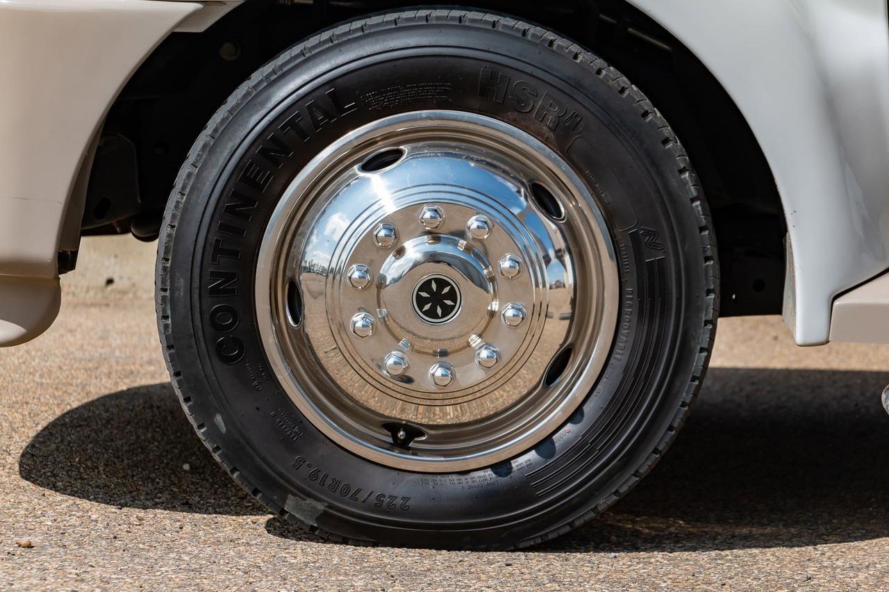 2016 Thor Four Winds 35-SD Class C Red Deer AB