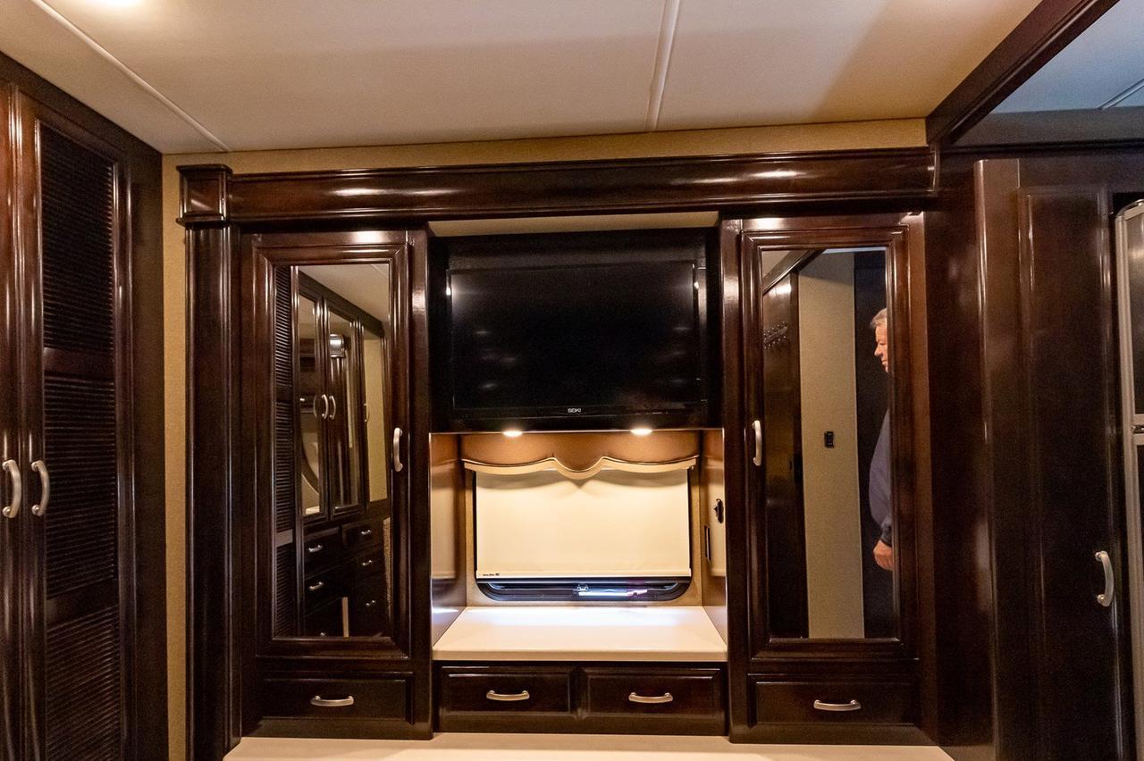 2016 Thor Four Winds 35-SD Class C Red Deer AB