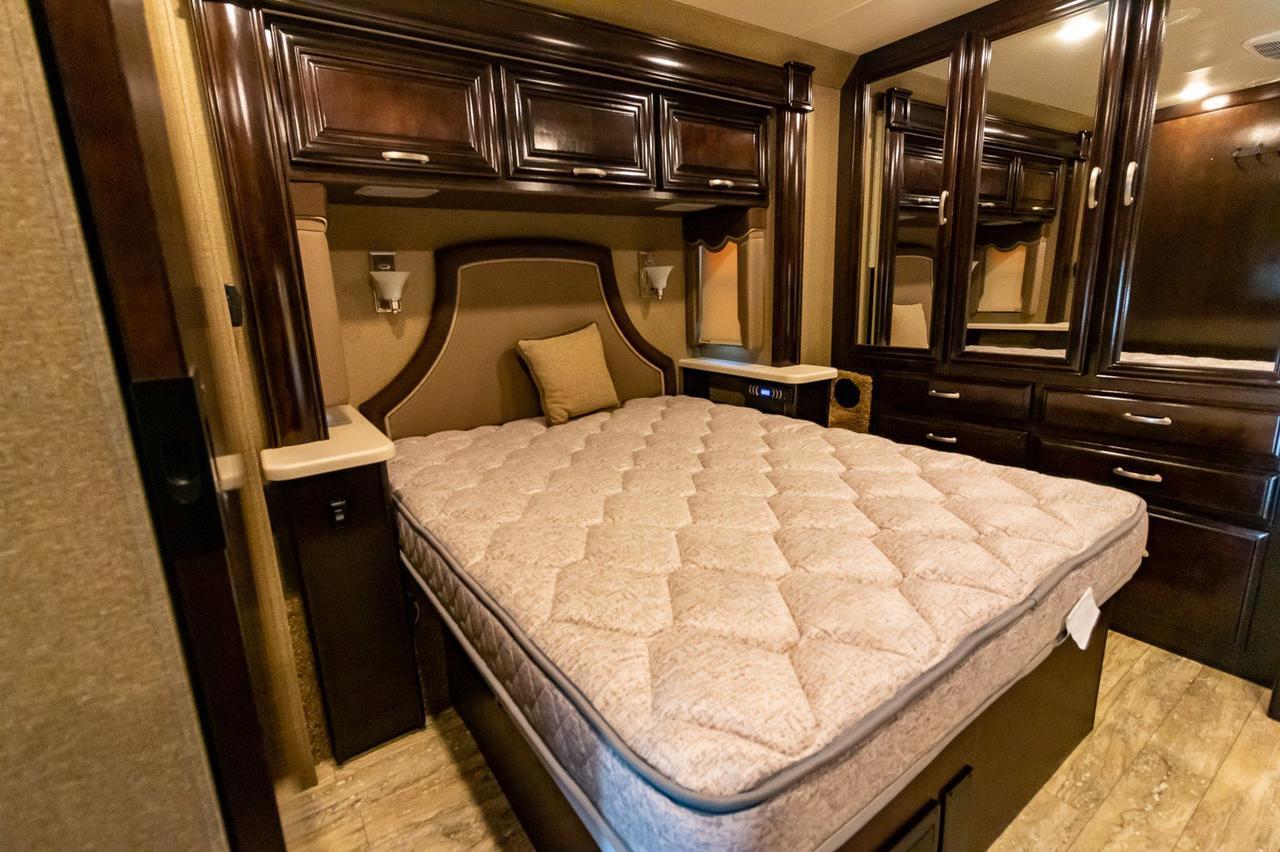 2016 Thor Four Winds 35-SD Class C Red Deer AB