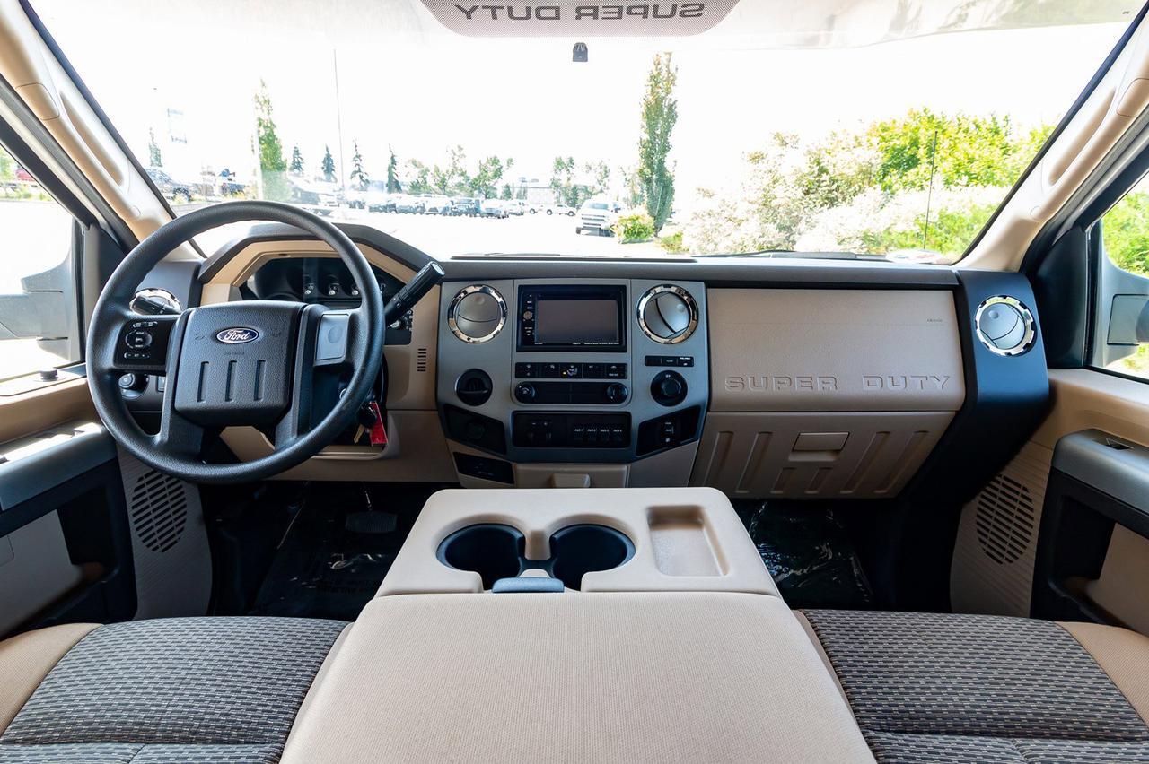 2016 Thor Four Winds 35-SD Class C Red Deer AB