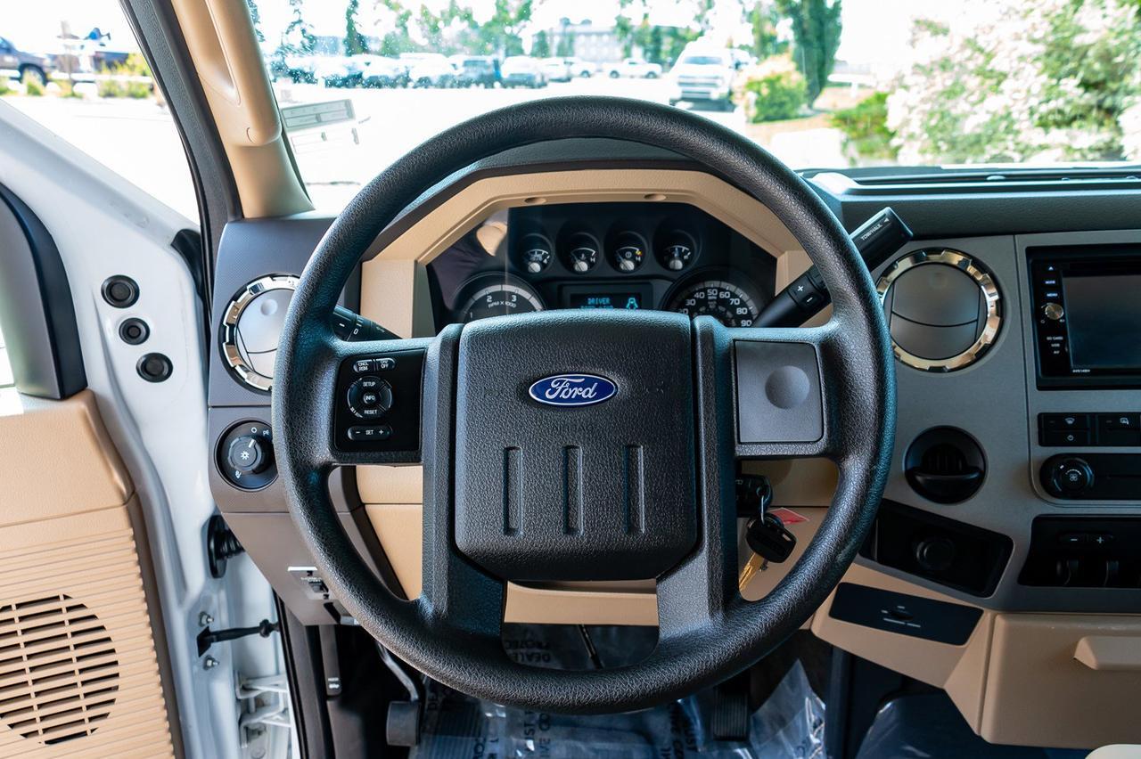 2016 Thor Four Winds 35-SD Class C Red Deer AB