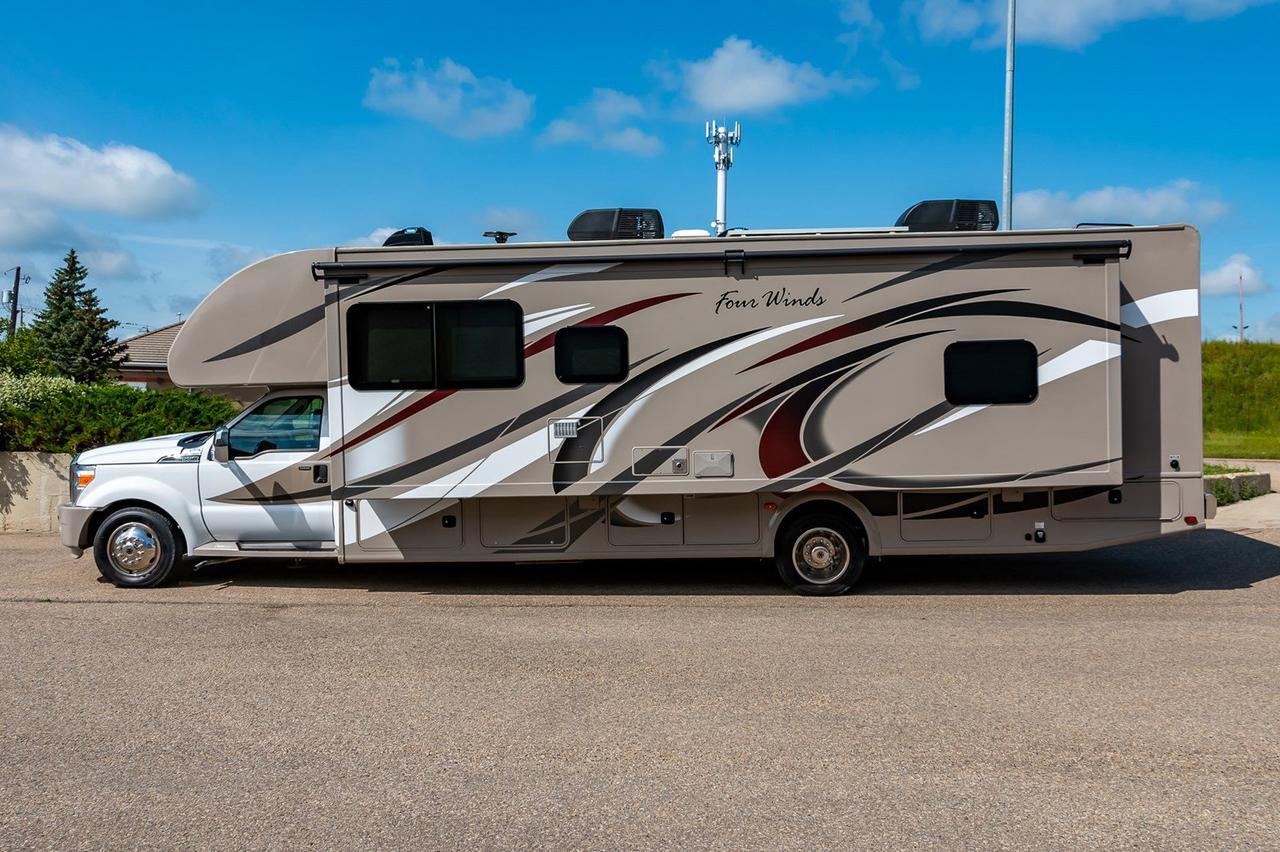 2016 Thor Four Winds 35-SD Class C Red Deer AB
