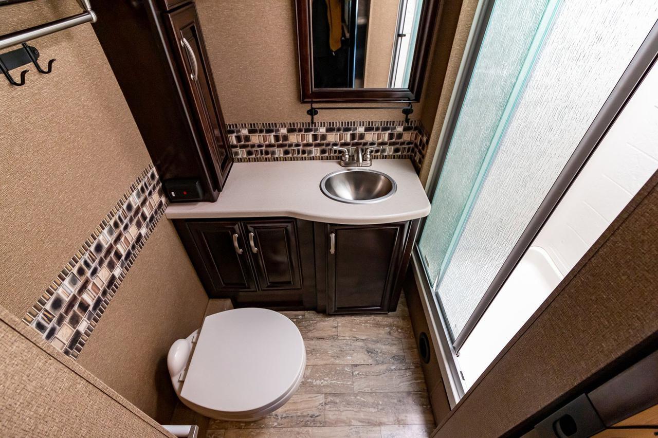 2016 Thor Four Winds 35-SD Class C Red Deer AB