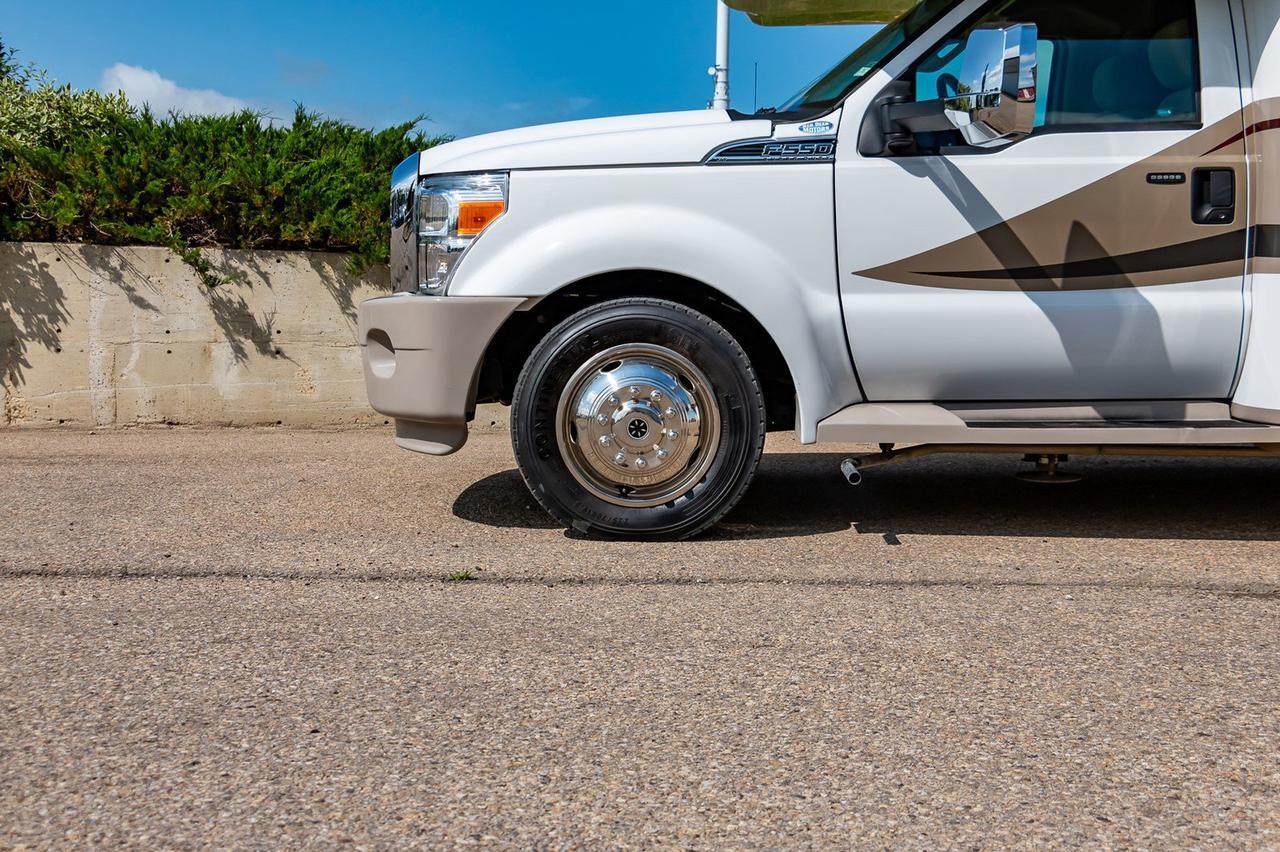 2016 Thor Four Winds 35-SD Class C Red Deer AB