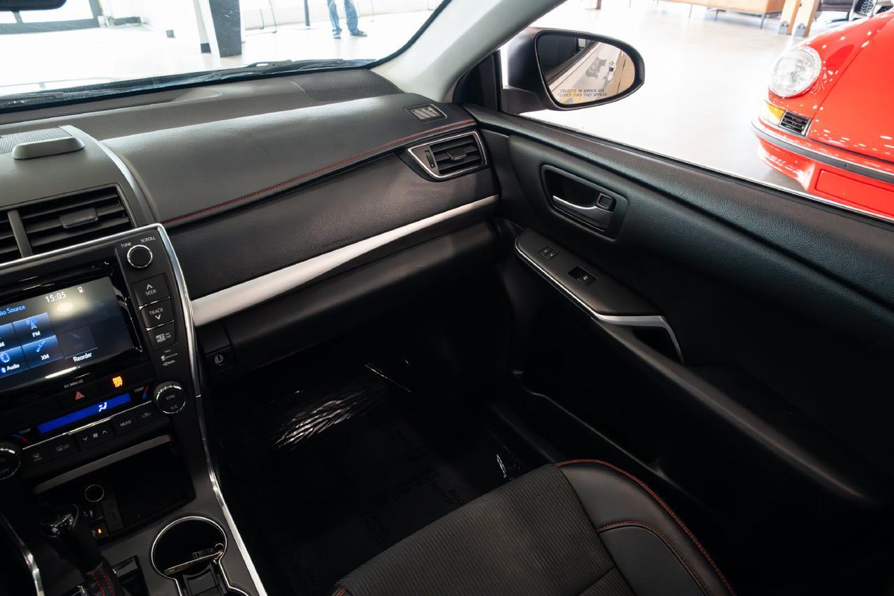 2016 Toyota Camry Hybrid SE Gladstone OR