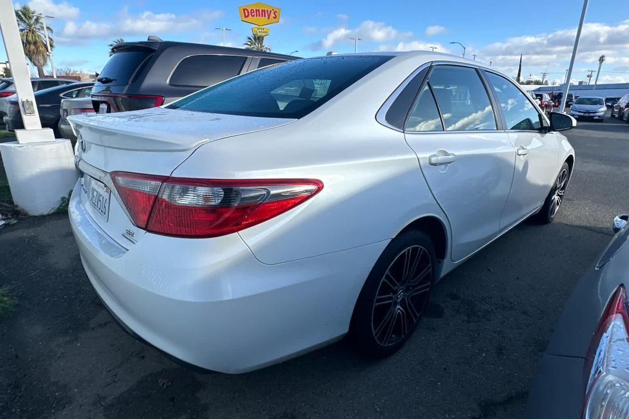 2016 Toyota Camry SE
