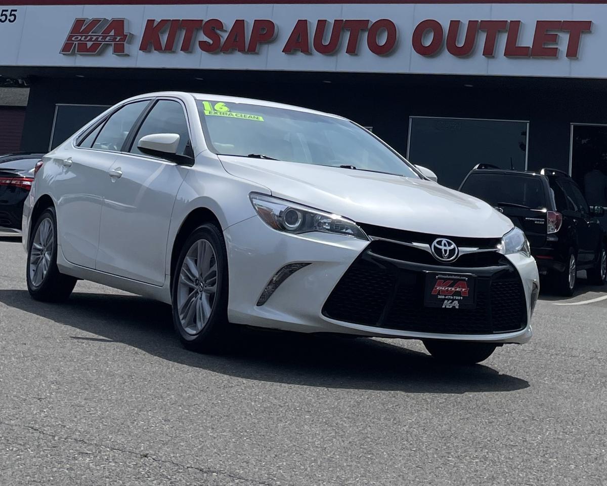 2016 Toyota Camry SE Sedan 4D