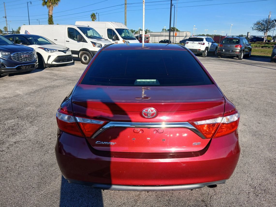 2016 Toyota Camry SE Sedan 4D