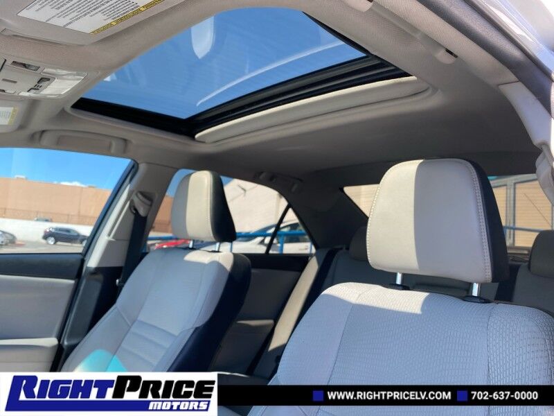 2016 Toyota Camry SE photo 17