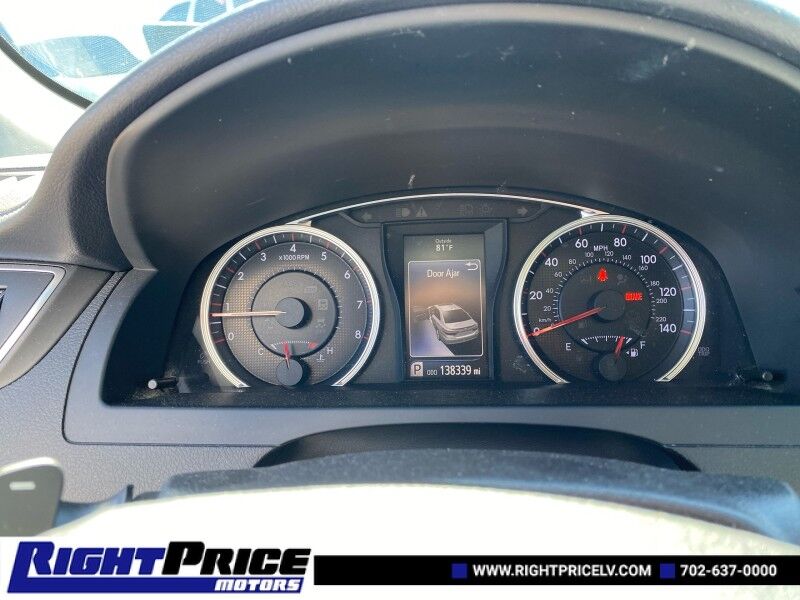 2016 Toyota Camry SE photo 12