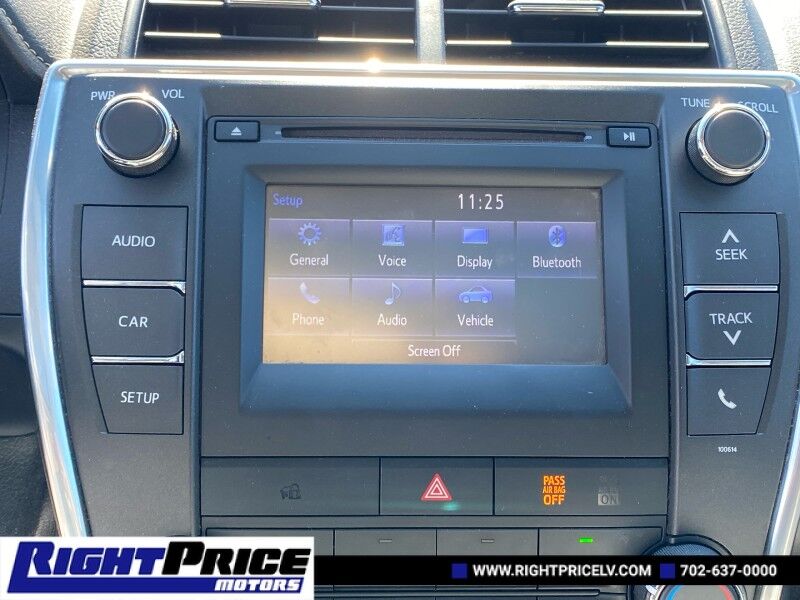 2016 Toyota Camry SE photo 14
