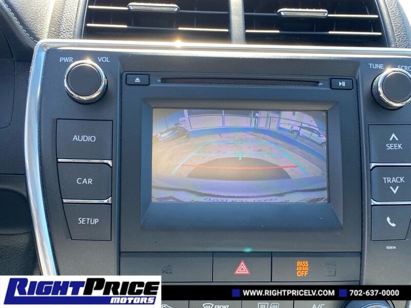 2016 Toyota Camry SE photo 15