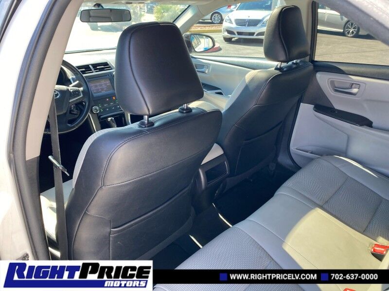 2016 Toyota Camry SE photo 20