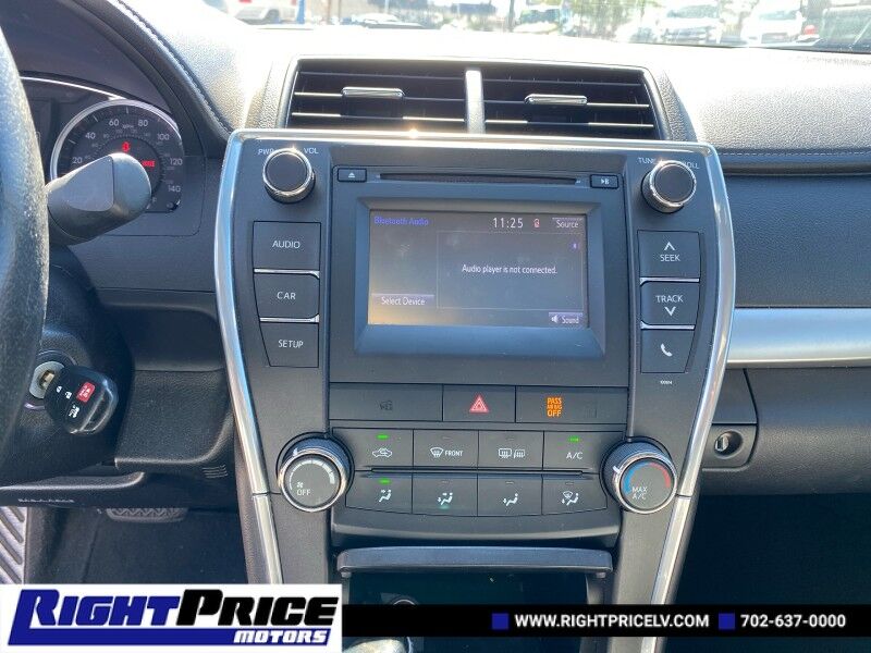 2016 Toyota Camry SE photo 13